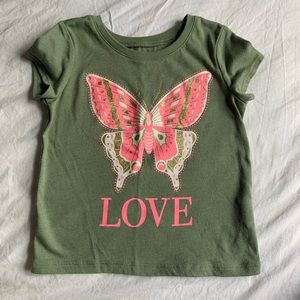 Green butterfly graphic tee🌱🦚🌱